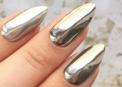 Water Nails vs Chrome Nails: Which One Wins in 2025?